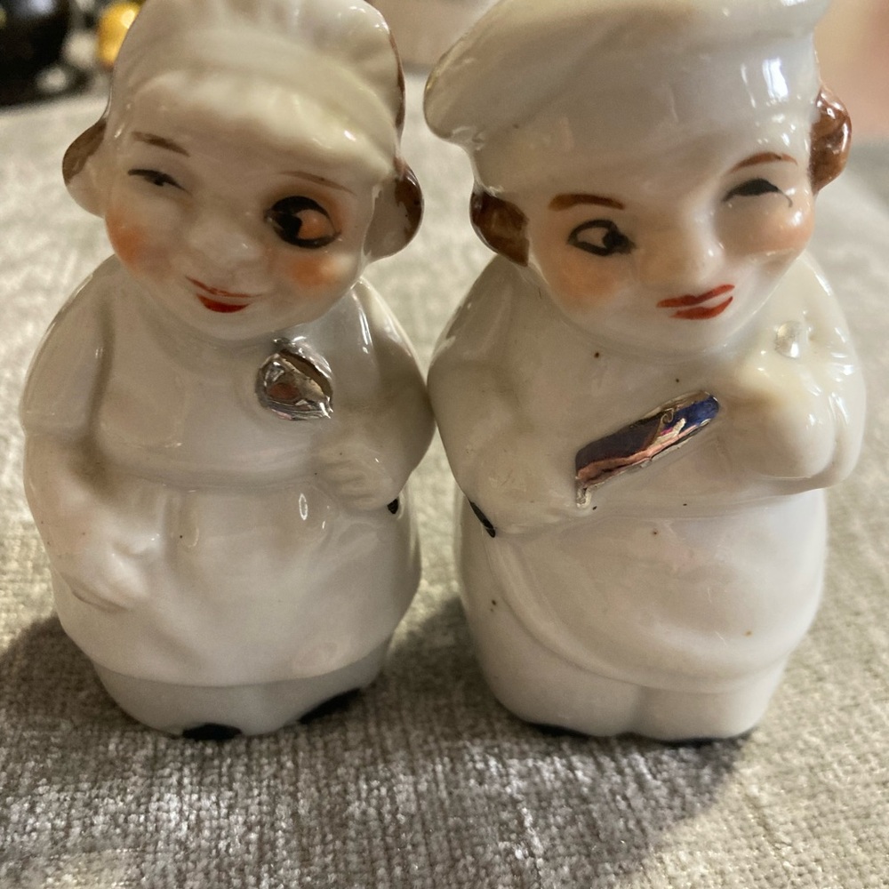 Charming Ceramic Chef salt and pepper shakers